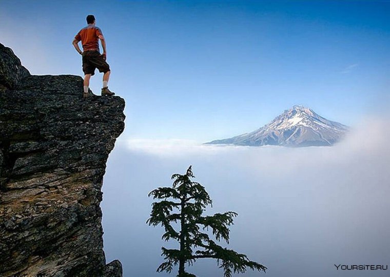 Человек на вершине горы