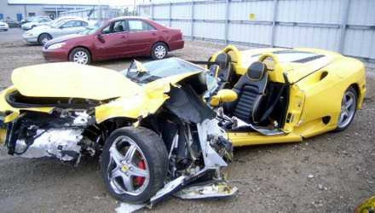 Битые дорогие машины