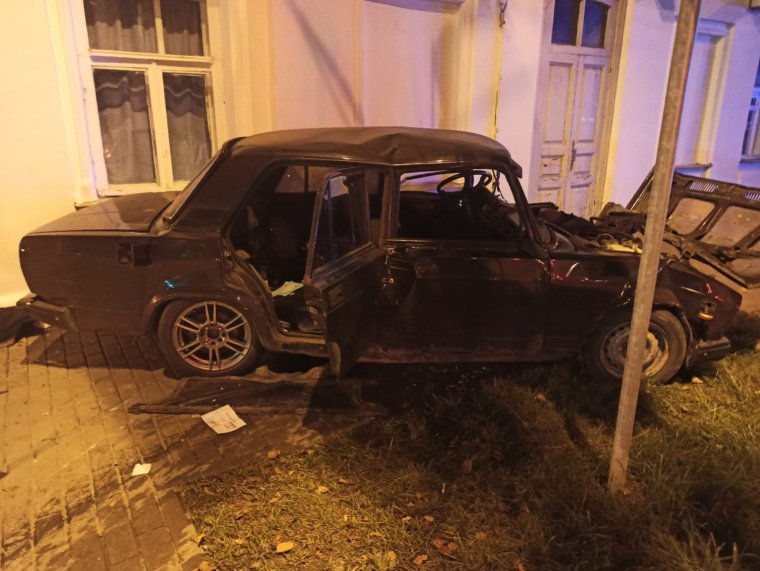 ВАЗ 2107 черная ДТП битая