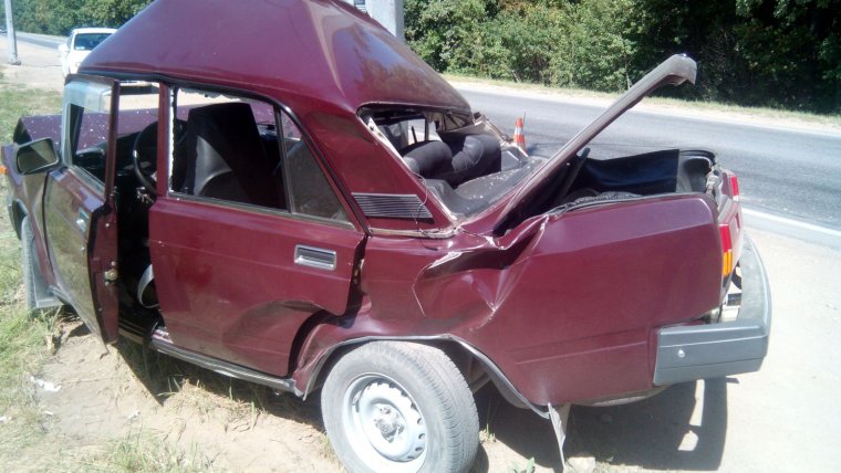 Сломанный ВАЗ 2107