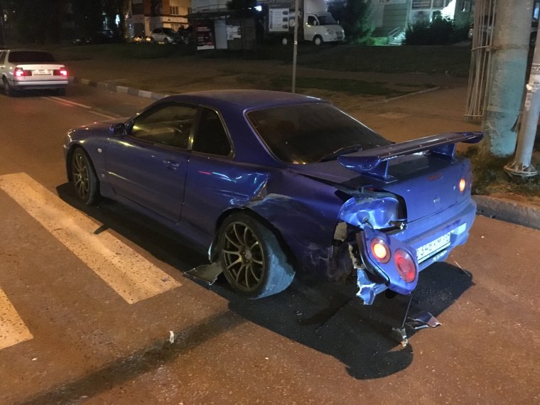 Битая ВАЗ 2114 белая