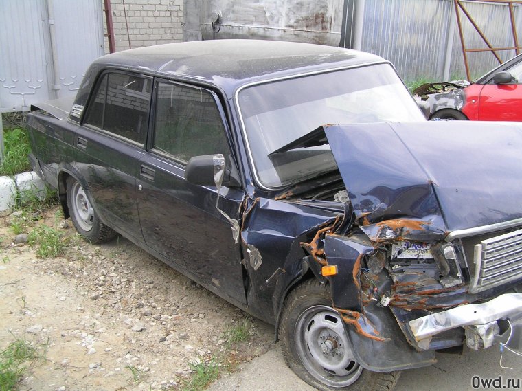 Старые битые автомобили