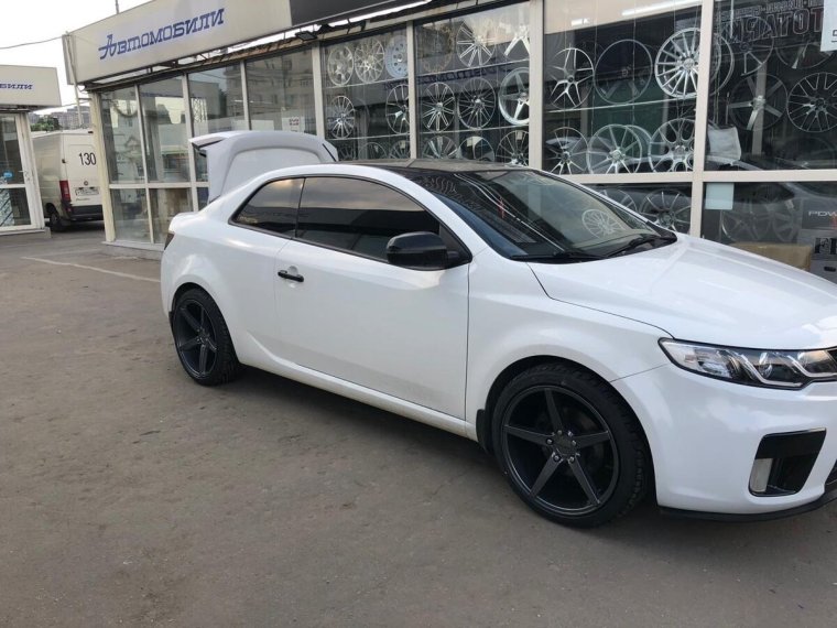 Цвет дисков для белого автомобиля Шкода а7