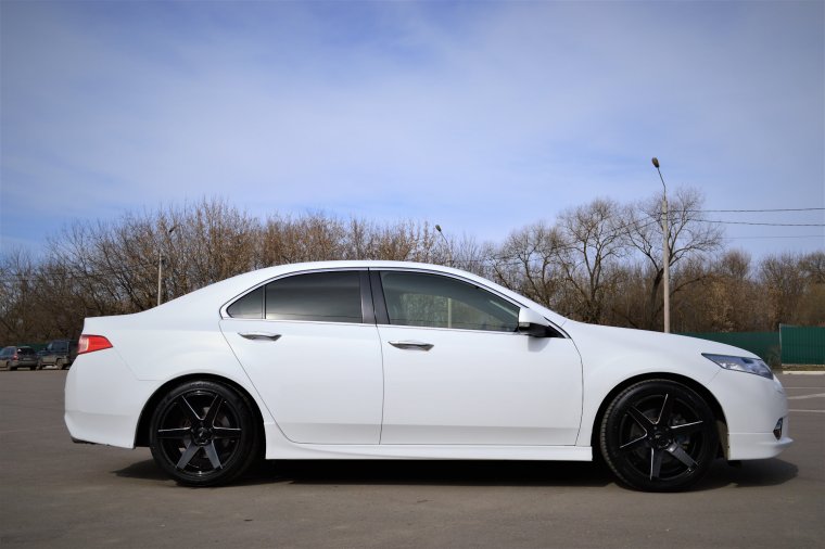 Стиль для белой машины