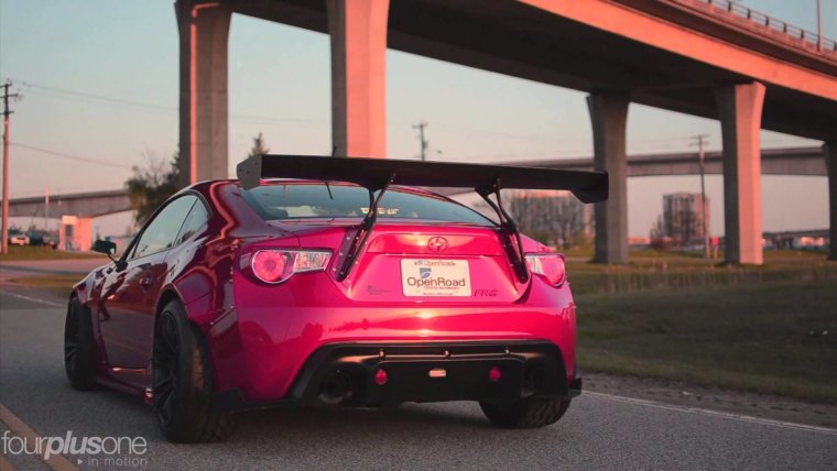 Розовый Rocket Bunny Subaru BRZ