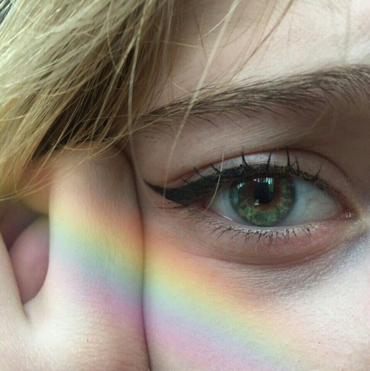 Необычный макияж для зеленых глаз