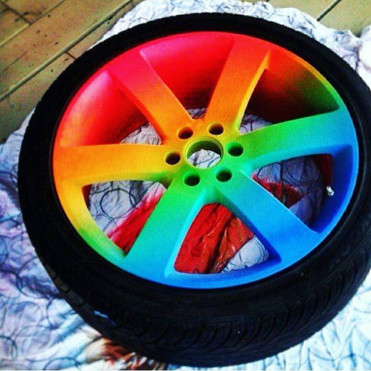 Яркие диски на авто