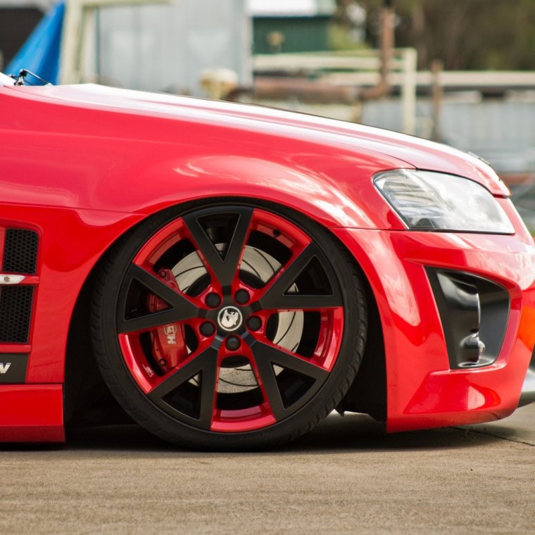 Красные диски на авто