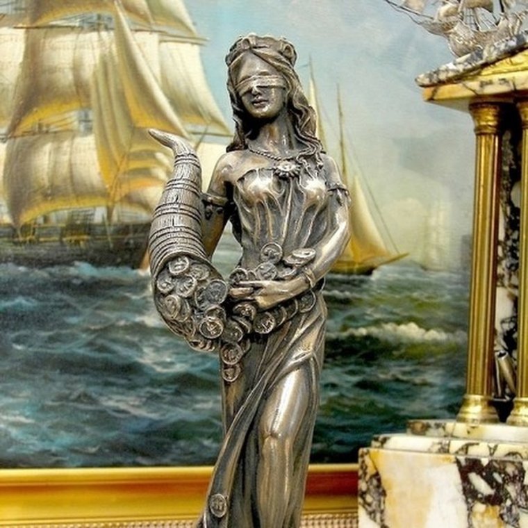 Статуя Богини удачи Фортуна