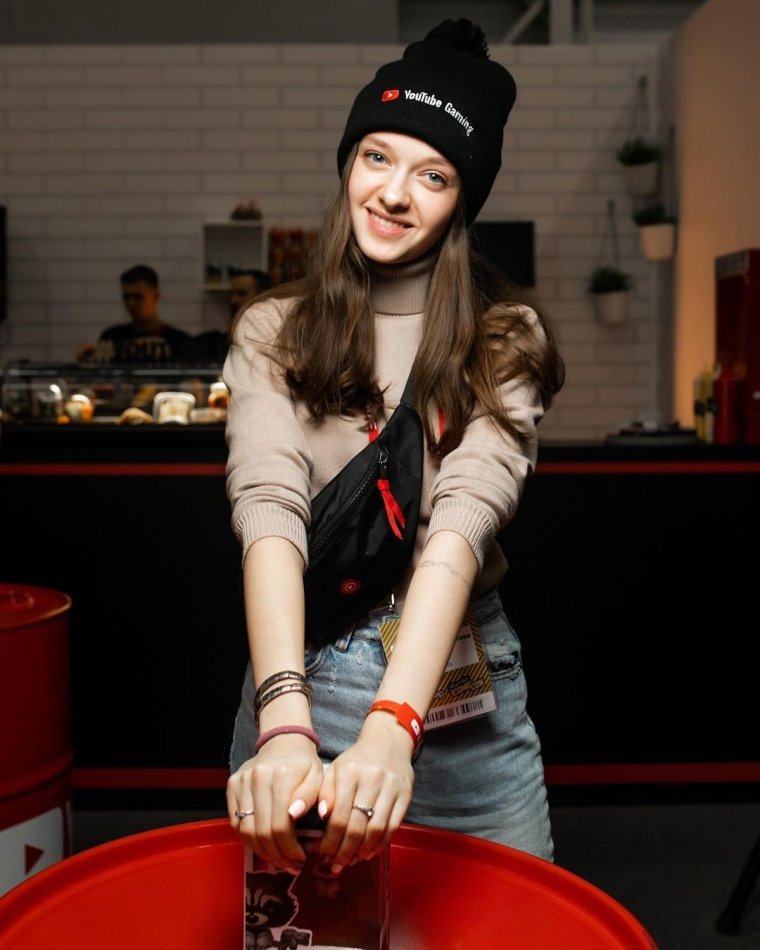 Катя Мясникова и Эдисон