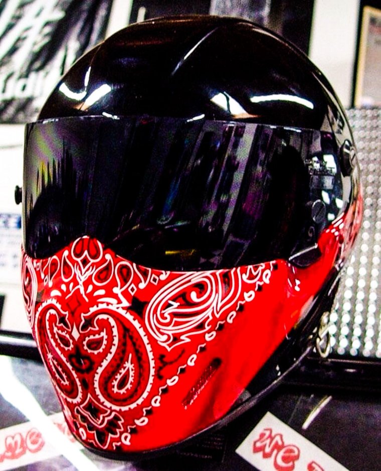 Разрисованные мотоциклетные шлемы