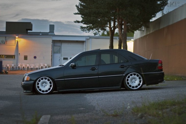 Mersedes s63 AMG В ночной Москве