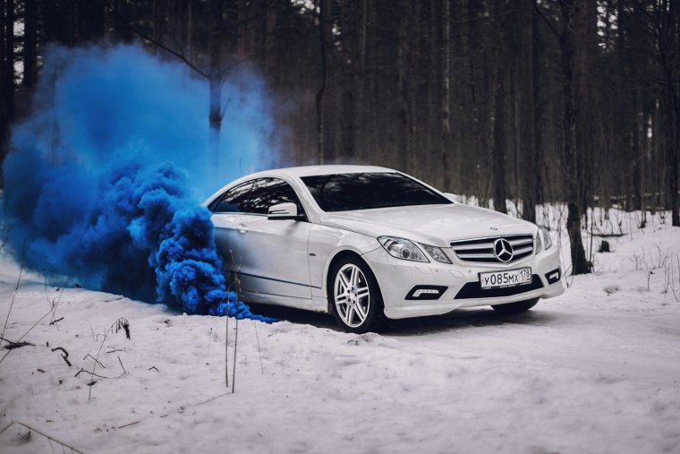 Mercedes Benz CLS 63 AMG золотой