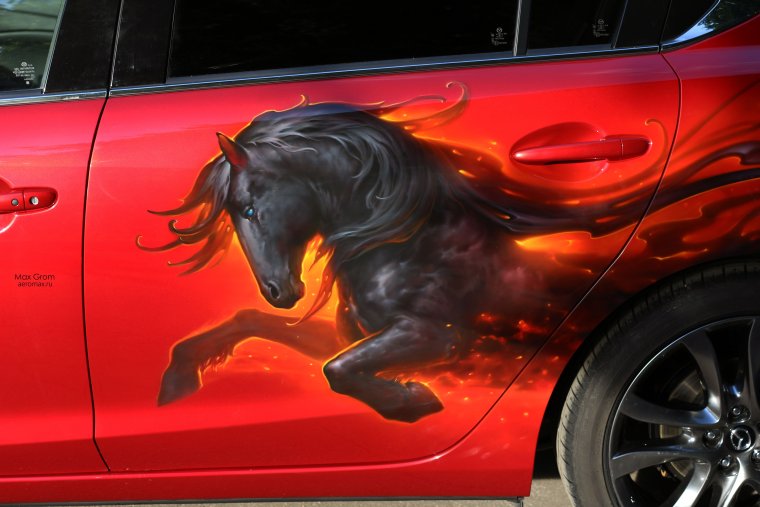 Машина с лошадкой