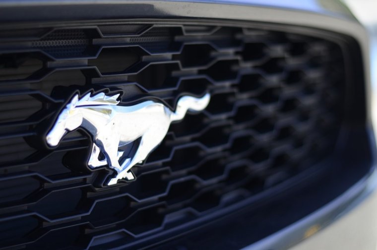 Феррари надпись на машине