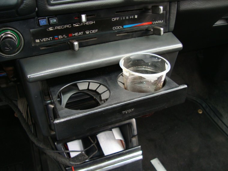 Выдвижной подстаканник 1 din Тойота