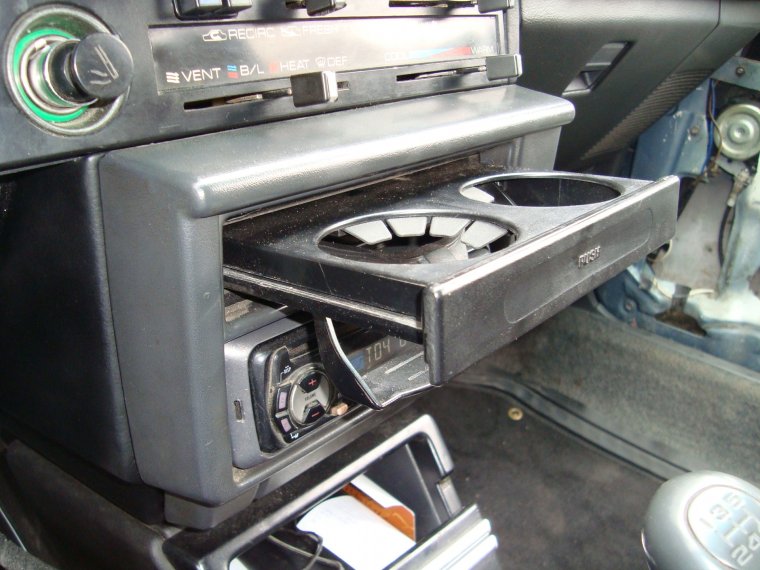 Выдвижной подстаканник в ВАЗ 2109