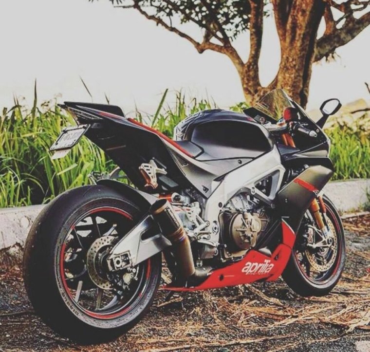 Априлия спорт байк спортбайк