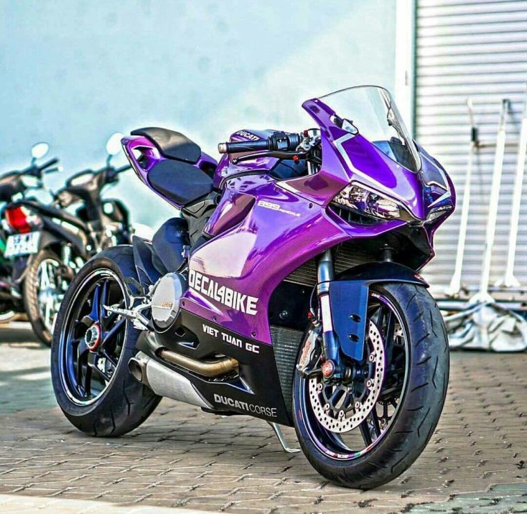 Мото Дукати фиолетовый