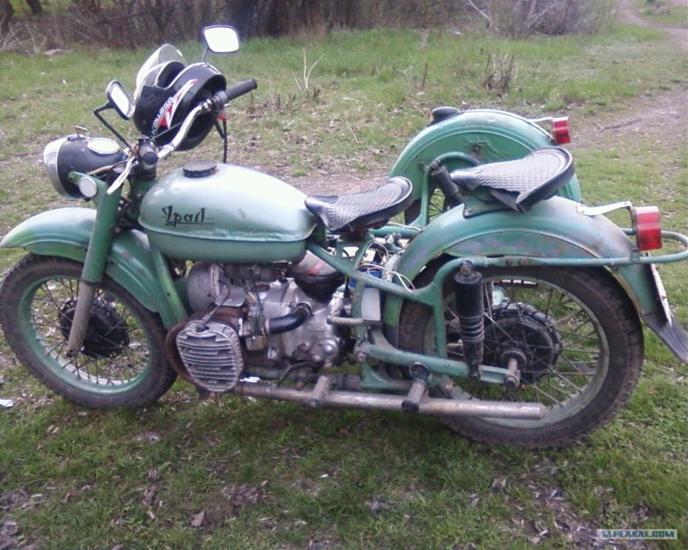 Мотоцикл Урал сбоку