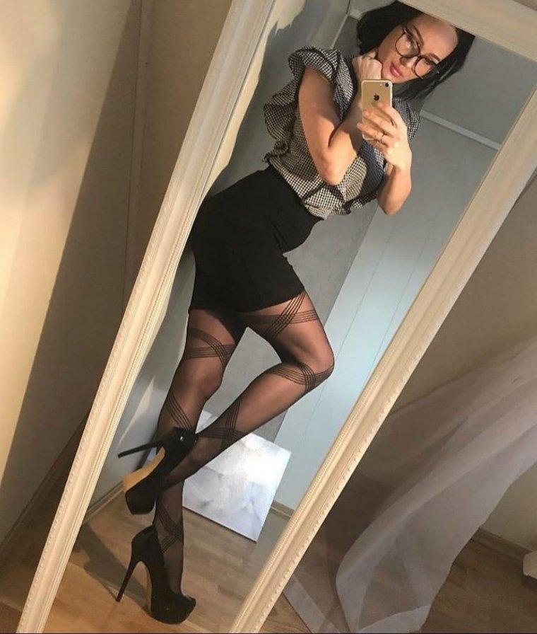 Селфи девушек в чулках