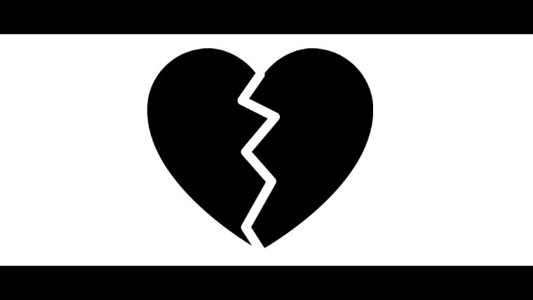 Разбитое белое сердце на черном фоне