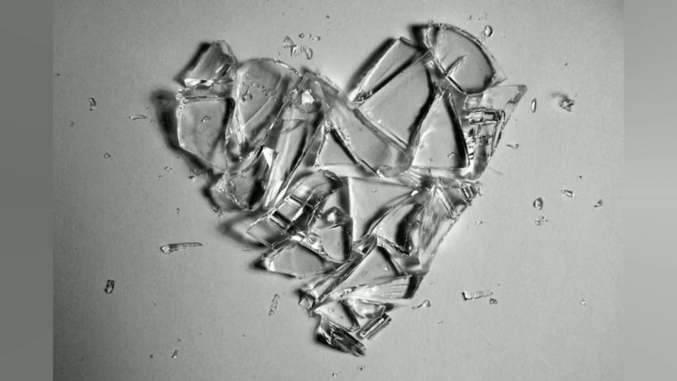 Разбитое сердце стекло