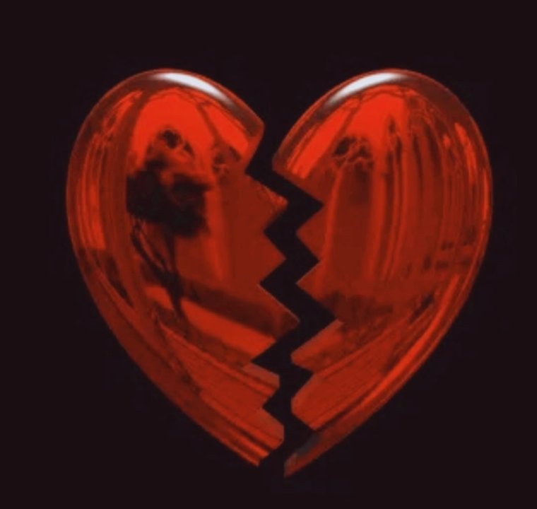 Разбитое керамическое сердце