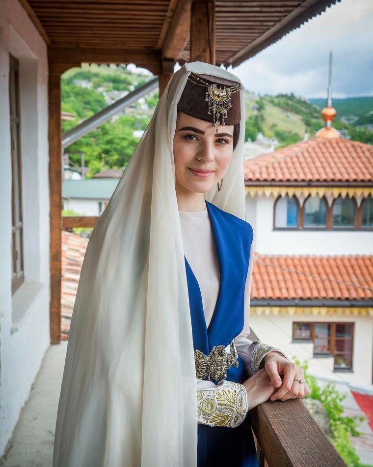 Крымская татарка Эминэ