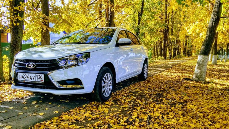 Lada Vesta белая