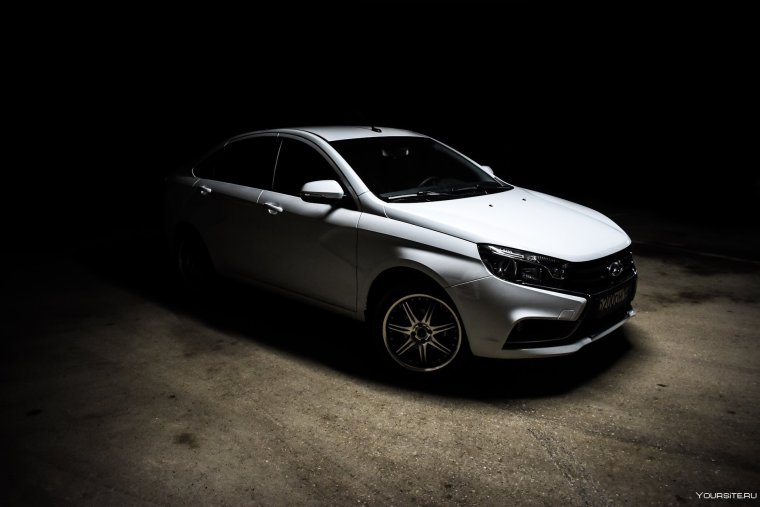 Лада Веста черно белая