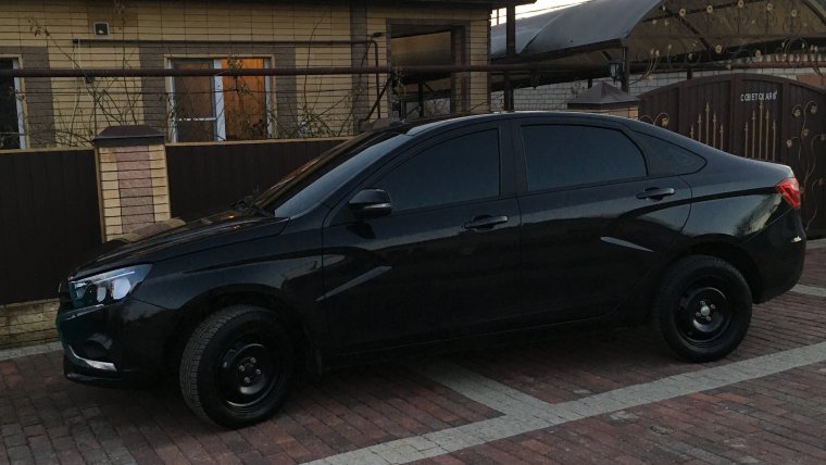 Лада Веста черная тонированная