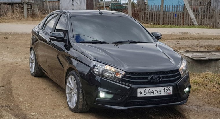 Лада Веста седан черная тонированная