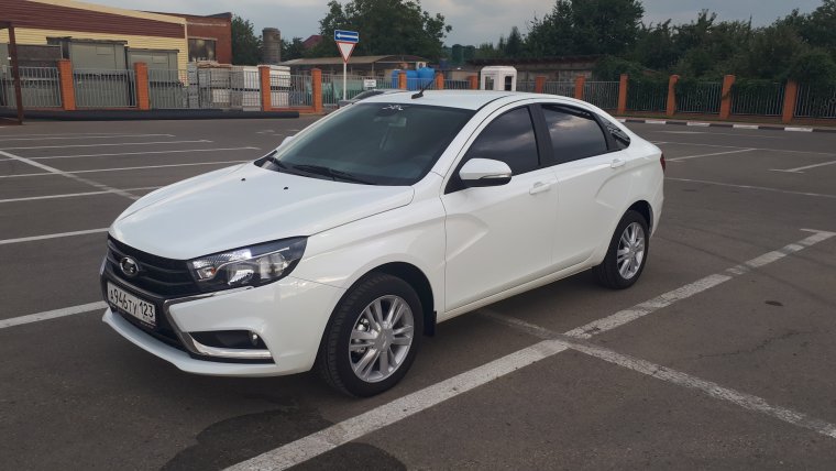 Лада Веста белая тонированна