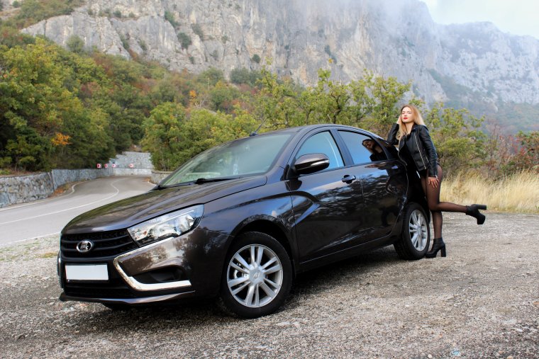 Лада Веста черная