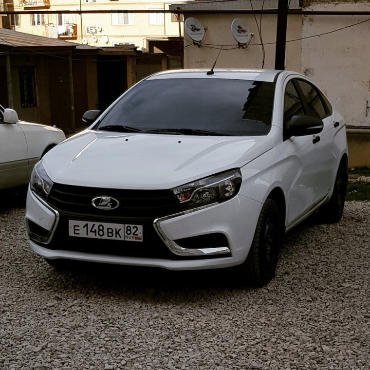 Лада Веста белая тюнинговая