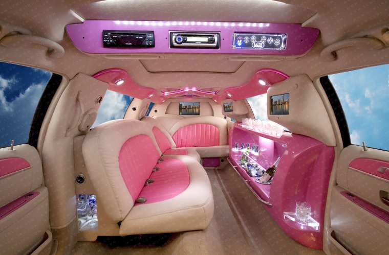 Лимузин Линкольн розовый салон