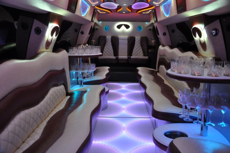 Лимузин Инфинити ку30 внутри