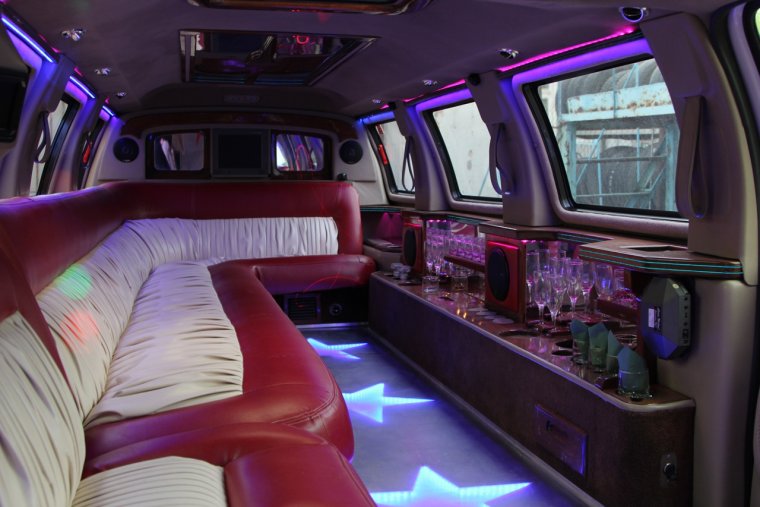 Лимузин с кроватью