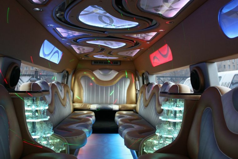 Лимузин Хаммер h2 внутри