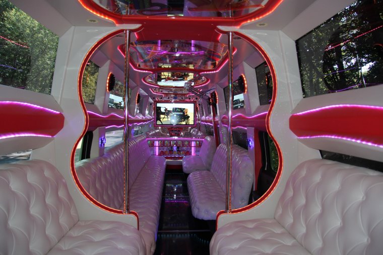 Лимузин Hummer h2 Mega