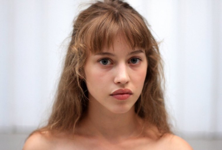 Лу де Лааж грудь