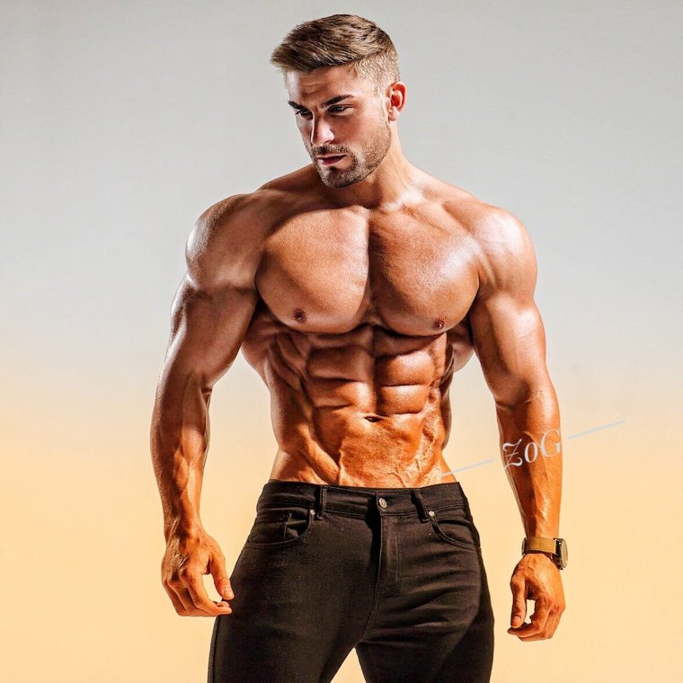 Накаченный торс парня