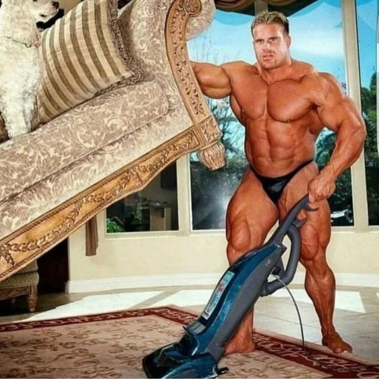 Накаченный здоровый мужчина