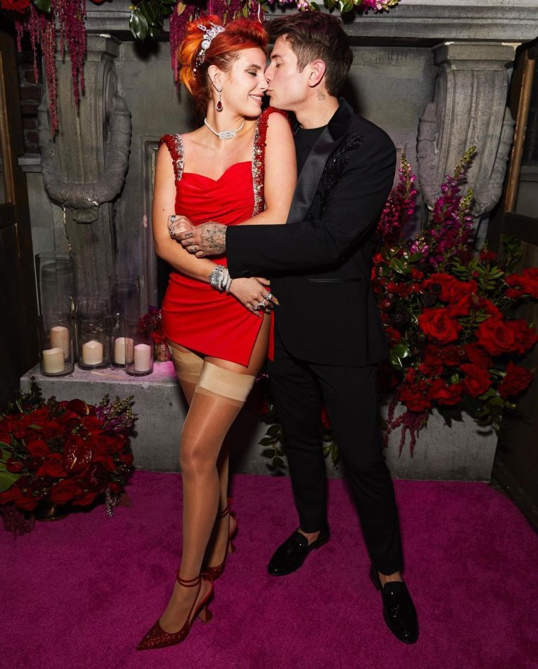 Тайлер пози и Белла Торн