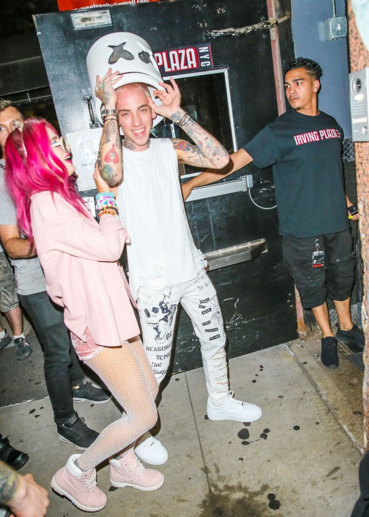 Тайлер пози и Белла Торн