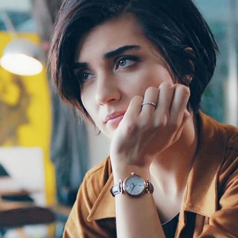 Tuba Buyukustun ЭМЖАГИ
