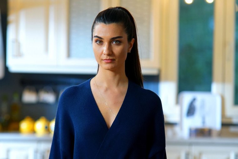 Актриса туба Буйукустун