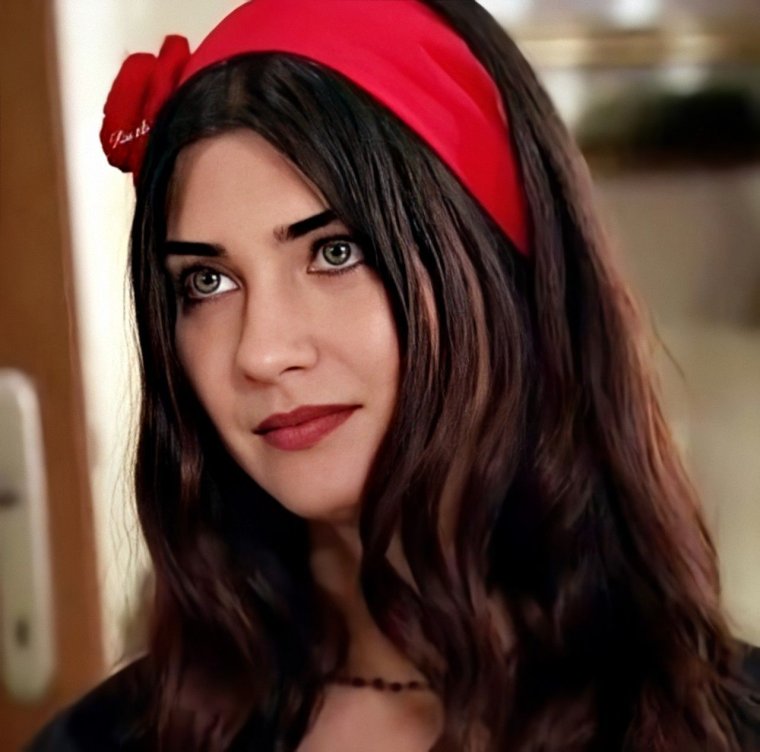 Туба Бюйюкюстюн в молодости