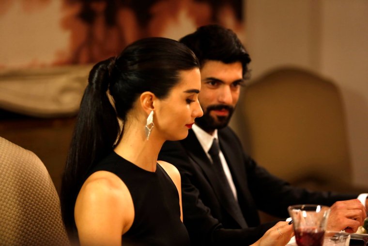 Туба Буйукустун грудь